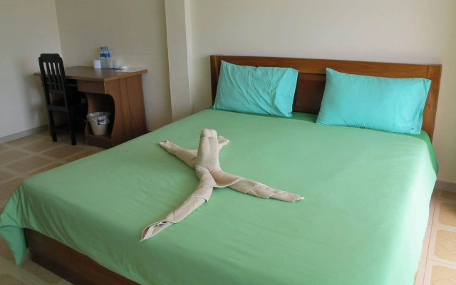 Day Waterfront Hotel