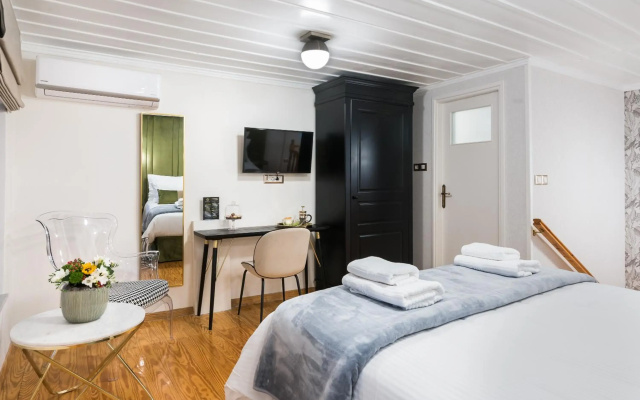 Mavrogenous Luxury Apartments