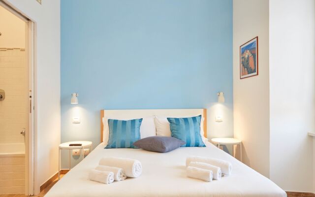 Отель Colosseo Friendly Suite & Rooms Рим вид на фасад