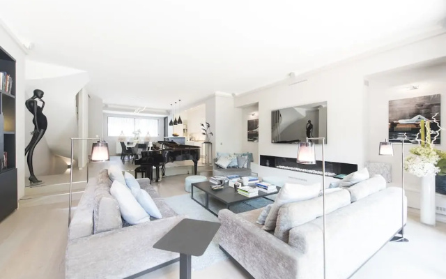 Grand Design on Ile Saint Germain