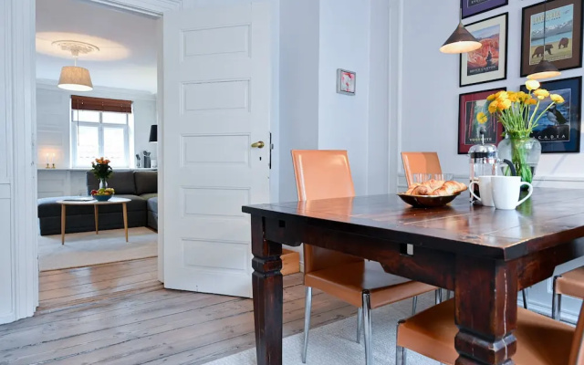 Hyggelig One-bedroom Apartment in the Original Building From 1750