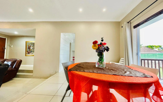 Entire House in Beacon Bay - Golden Location
