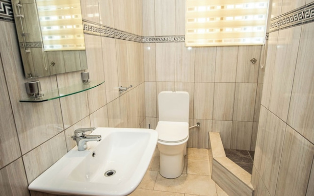 Estee Euro Apartment