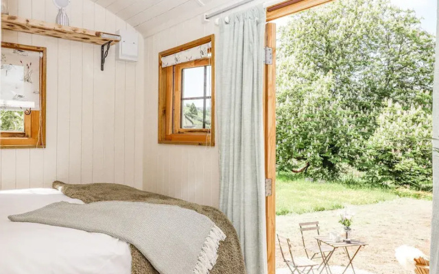 Coombe Valley Shepherd's Hut