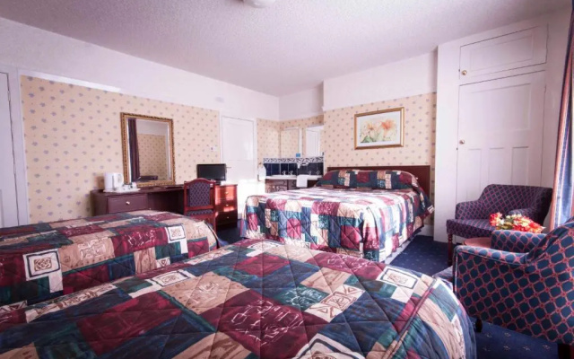 Roselawn Hotel