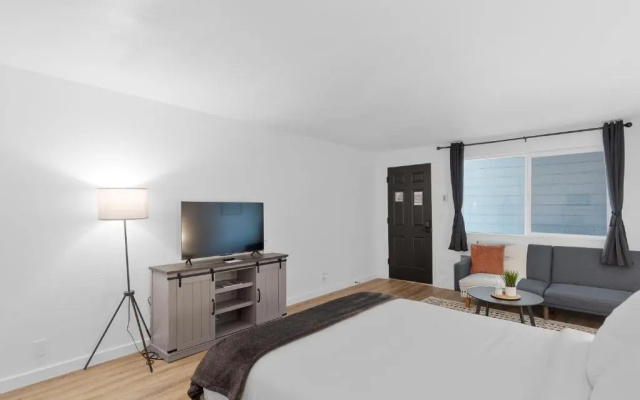 Silver Sands Motel
