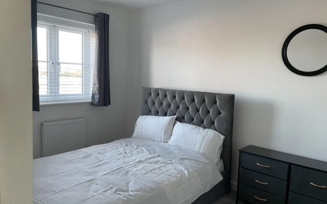 Impeccable 3-bed House in Northampton