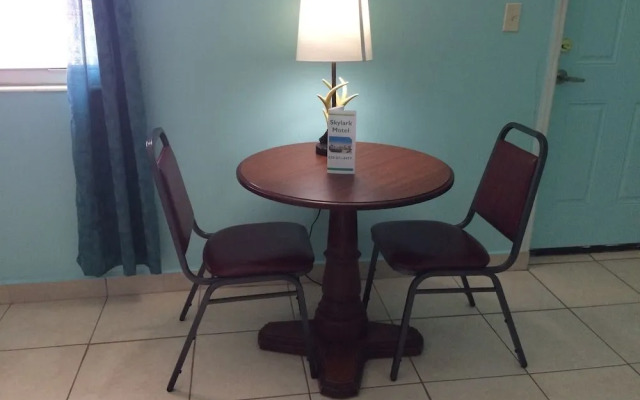 Skylark Motel