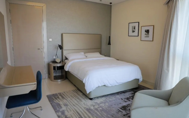 Fully Furnished 3 Bedroom in Paramount Prime Location Spacious Layout
