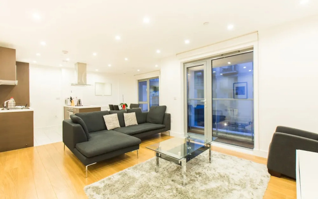 Two Bedroom Apartment Aldgate