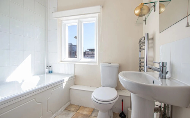 Centrally-located Flat in Stunning Period Building