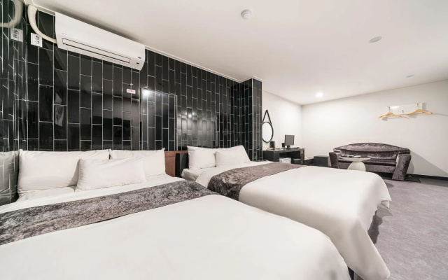Line Hotel