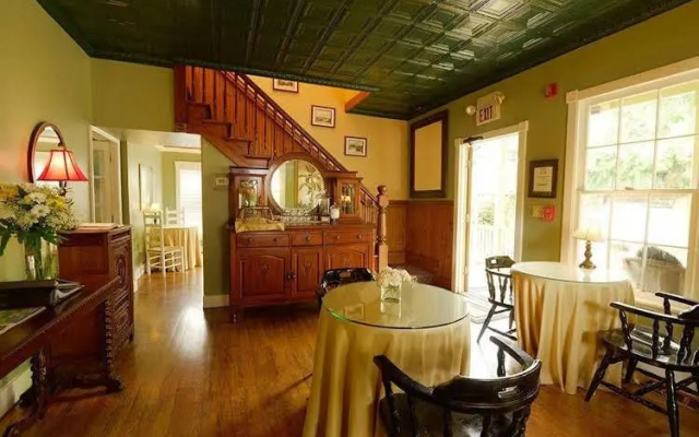 Agustin Inn