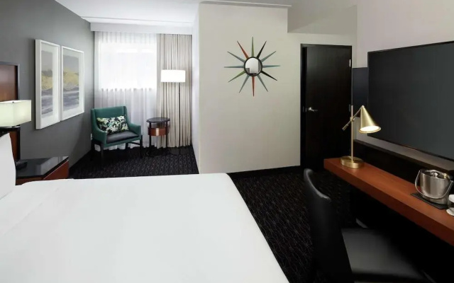 Hotel Mtl Express - Montreal Airport