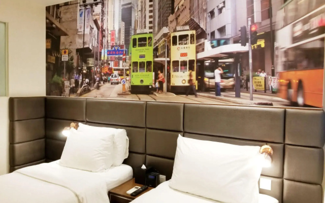 Dash Living On Hollywood
