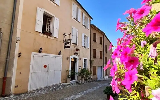 Le Baldaquin