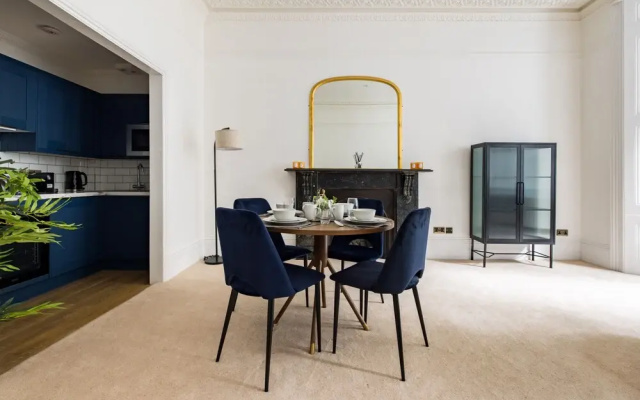 Luxury 2-bed Apartment in Knightsbridge