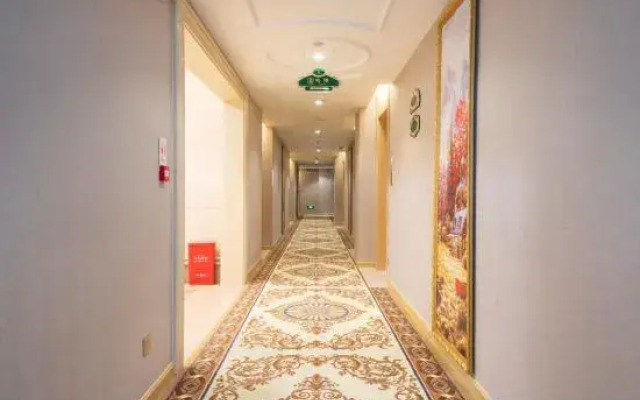 Vienna Hotel (Sanjiang Bell Tower Bird's Nest Distribution Center)