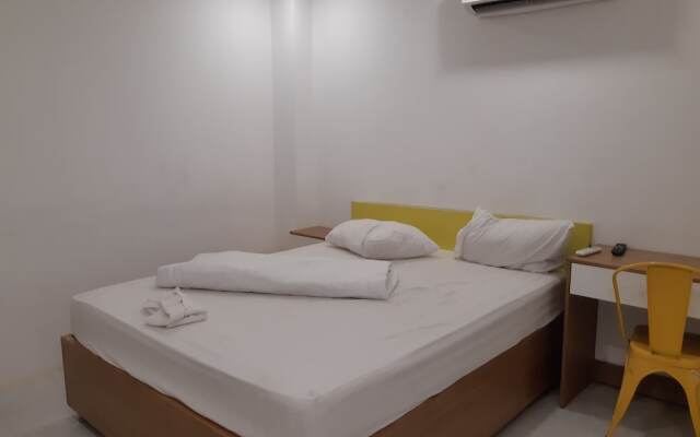 Yelo Hostel & Cafe