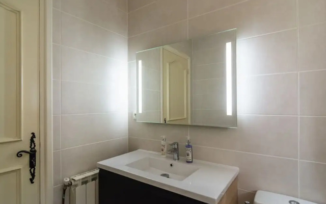 Spacious Villa in La Gaude With Swimming Pool