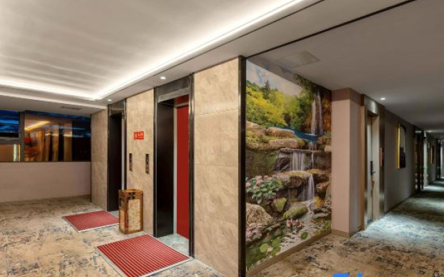 Yali Smart Hotel (Guiyang Southwest Business and Trade City)