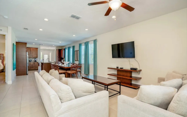 Family Friendly 8 Bed Villa with Pool & Spa
