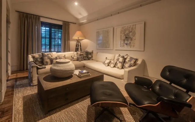 No77 Leyn Baan The One Group of Hotels