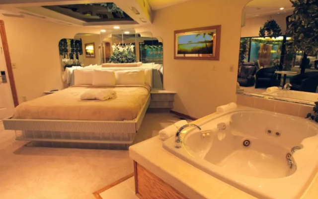 Sybaris Pool Suites Indianapolis