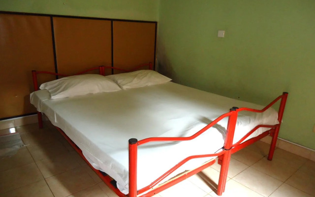 Lions Den Hotel