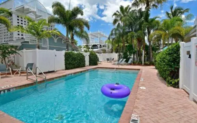 Palm Isle 3204 by RedAwning