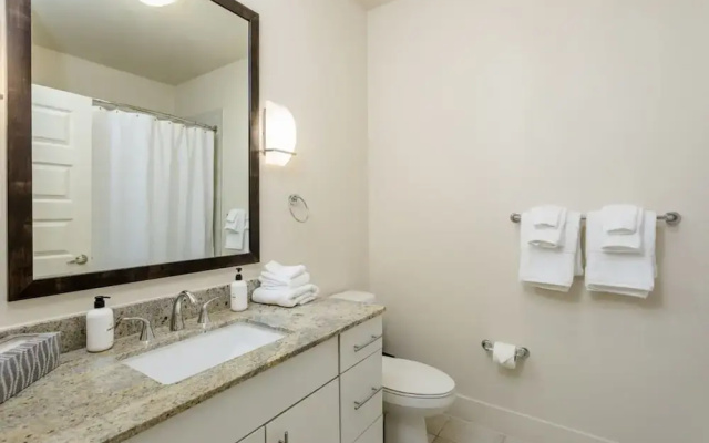 Renew Tanglewood 3-bedroom in Uptown Houston