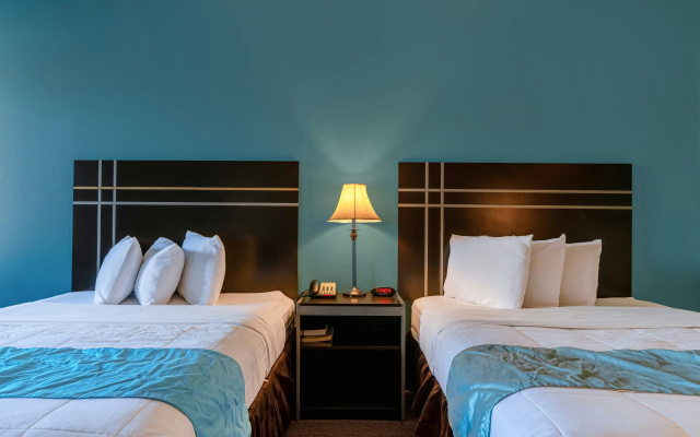 Moulton Inn &  Suites By OYO Near Shiner TX