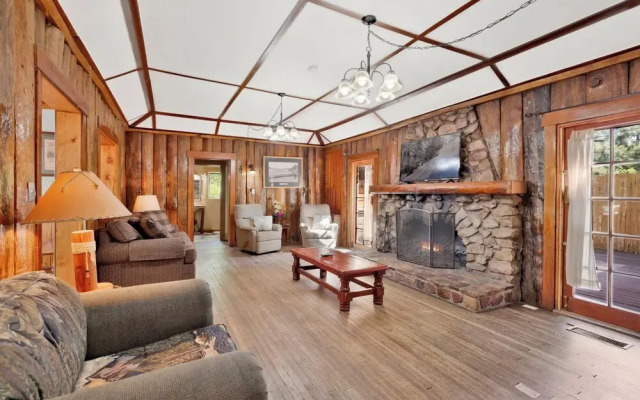 0100 - Lodge House