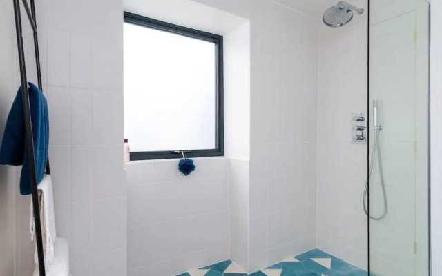Charming 3br Home in East London W/Terrace
