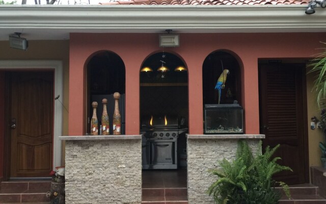 Отель Refugio de la Montaña-Bed and Breakfast вид на фасад