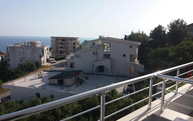 Apartments Eki
