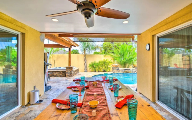 Snowbirds! Group Getaway w/ Hot Tub in Scottsdale