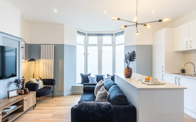 Crescent Apartments-Newport City Centre