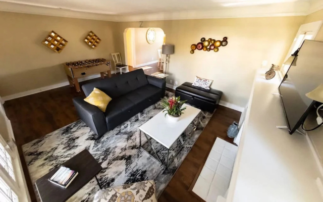 QUAINT UPDATED 2-BEDROOM HOUSE IN GLENDALE (p2)