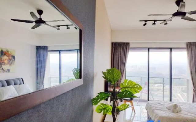 City-View Studio Retreat with Spectacular View TRX