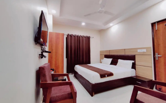 Perfect Stayz Dwarkesh - Near Railway station