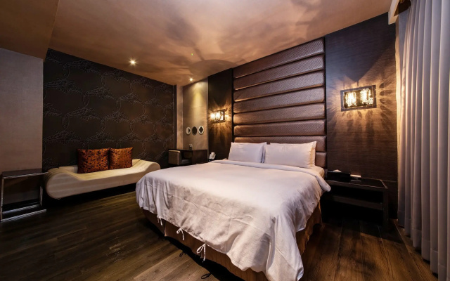 The River Fashion Hotel