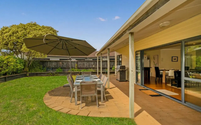 The Bungalow at Matarangi - Matarangi Holiday Home
