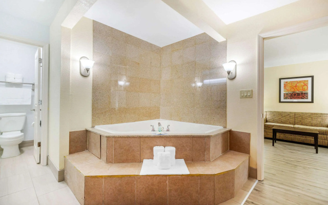 Quality Inn & Suites Lexington