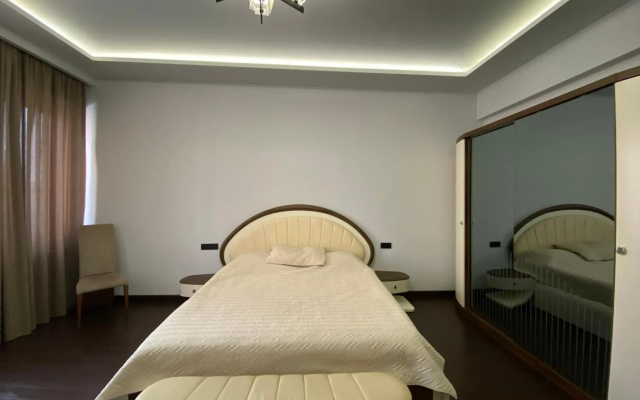 Northern Avenue, 3 bedrooms Luxury, New Renovated apartment TT666