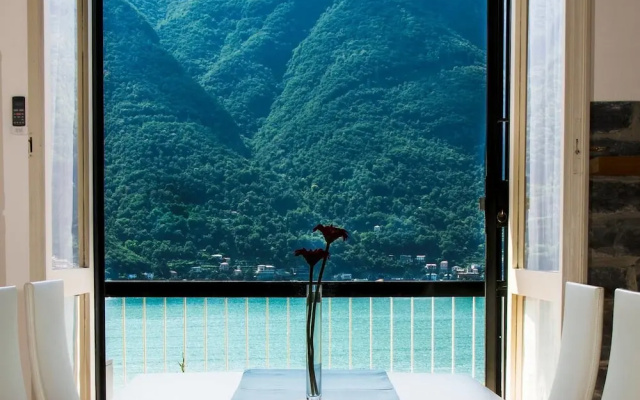 Altido House on the Lake Shore