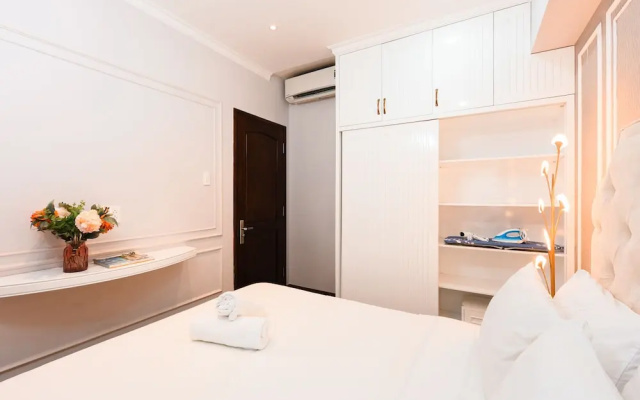REM Rivergate Garden Pool Signature Apartments