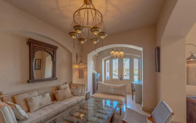 Chic 3BR Villa West Golf with Pool, Lagoon View & Guest House
