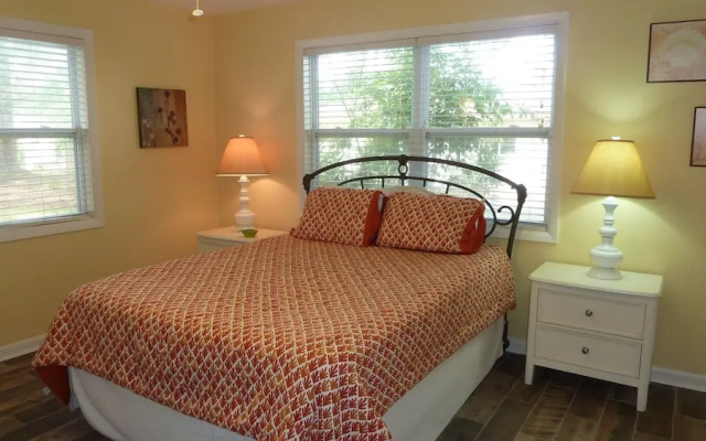 Mellow Yellow - 3 Br Home