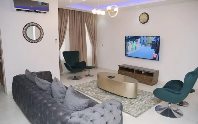 Luxury House - Sleeps 8 & Free Parking